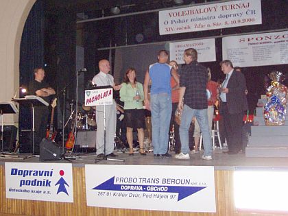 Volejbal 2006. Večer v sokolovně.