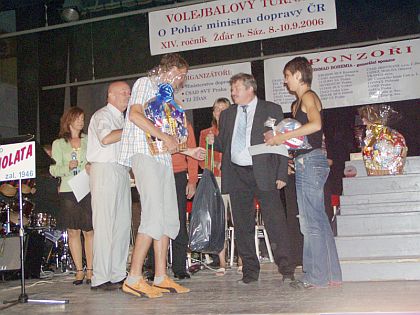 Volejbal 2006. Večer v sokolovně.