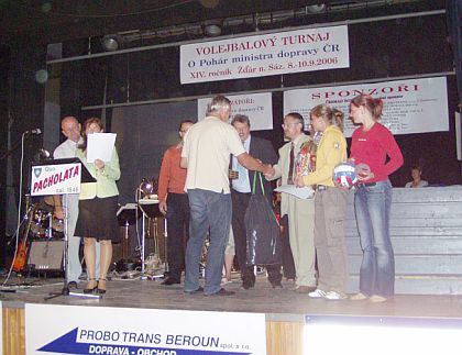 Volejbal 2006. Večer v sokolovně.