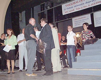 Volejbal 2006. Večer v sokolovně.