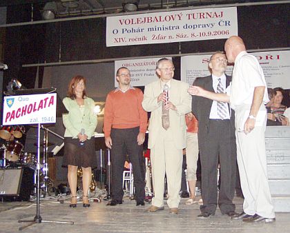 Volejbal 2006. Večer v sokolovně.