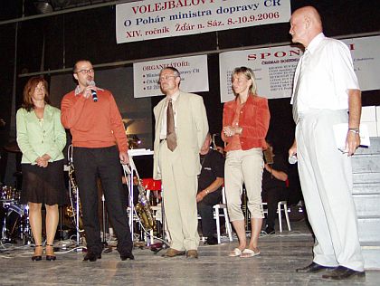 Volejbal 2006. Večer v sokolovně.