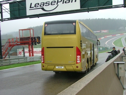 Inovovaná a rozšířená řada zájezdových autobusů Volvo (CZ+EN)