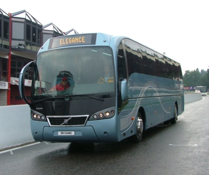 Inovovaná a rozšířená řada zájezdových autobusů Volvo (CZ+EN)