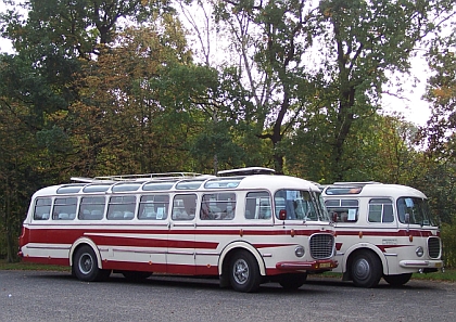 Dva autobusy Škoda 706 RTO LUX z roku 1961