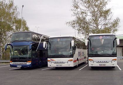 Ze slavnostního otevření ServiceCenter Praha pro autobusy EvoBus.