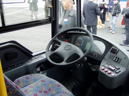 Ze slavnostního otevření ServiceCenter Praha pro autobusy EvoBus.