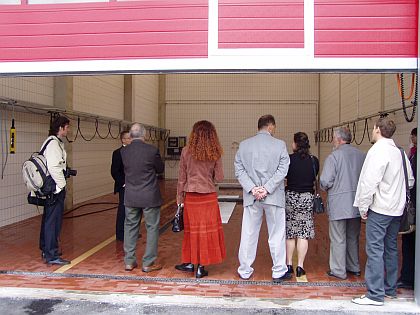 Ze slavnostního otevření ServiceCenter Praha pro autobusy EvoBus.