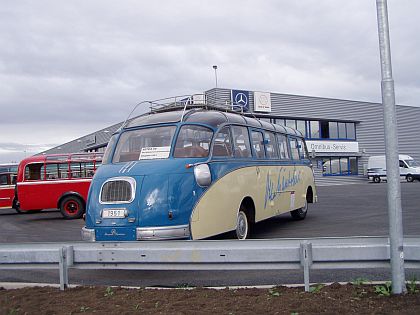 Ze slavnostního otevření ServiceCenter Praha pro autobusy EvoBus.