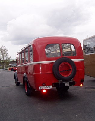 2 + 1 Old Timer Mercedes-Benz  + Setra.