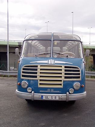 2 + 1 Old Timer Mercedes-Benz  + Setra.