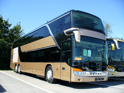 Ze slovenského BUSportálu: SETRA  vyvíjí bezpečnostní prvky pro autobusy.