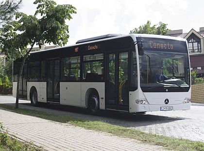 Nástup nového Conecta.Mercedes-Benz nabízí cenově zajímavý nízkopodlažní autobus