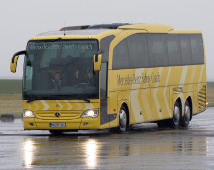 Nejbezpečnější dálkový autobus na světě Mercedes-Benz Safety Coach