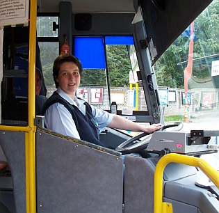 Řidička autobusu ČSAD Uherské Hradiště.