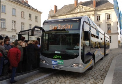 První vozidla Bus-Way na bázi kloubového autobusu Mercedes-Benz Citaro G