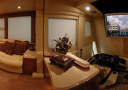 Ze slovenského BUSportálu: MILLENNIUM - luxury coach