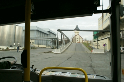 Díky českému autobusu českého dopravce s polepem českého piva