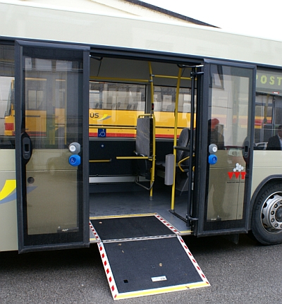 Autobus s vlekem - v Innsbrucku opět běžná praxe. (CZ + EN)