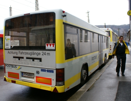 Autobus s vlekem - v Innsbrucku opět běžná praxe. (CZ + EN)