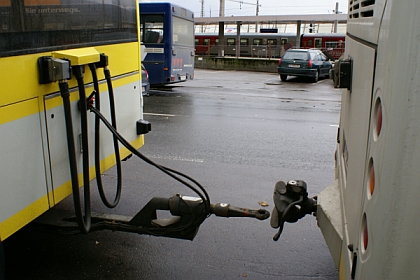 Autobus s vlekem - v Innsbrucku opět běžná praxe. (CZ + EN)