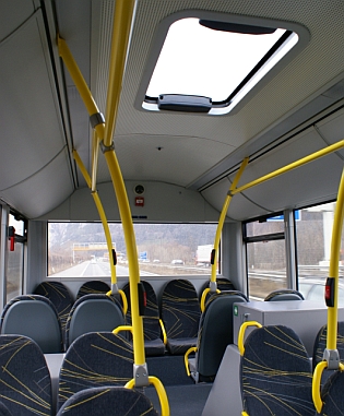 Autobus s vlekem - v Innsbrucku opět běžná praxe. (CZ + EN)