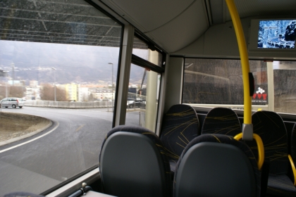 Autobus s vlekem - v Innsbrucku opět běžná praxe. (CZ + EN)