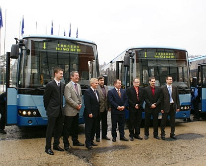 Tourbus převzal pět nových autobusů Volvo 8700LE