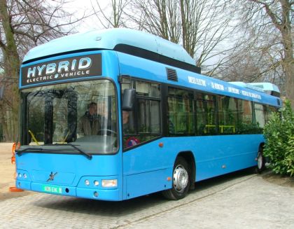 Volvo představilo hybridní technologii v Bruselu. (CZ + EN)