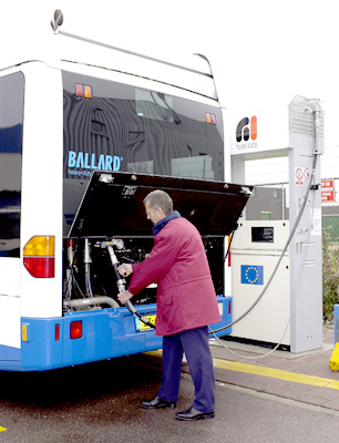 Amsterdam prodlužuje test městských vodíkových busů do ledna 2008. (CZ + EN)