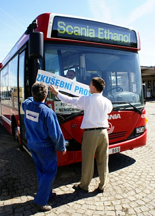 Ethanolový městský a příměstský seminízkopodlažní autobus Scania OmniLink (LE)