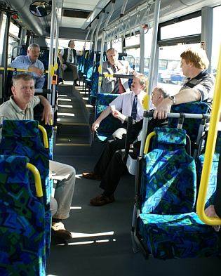 Ethanolový městský a příměstský seminízkopodlažní autobus Scania OmniLink (LE)