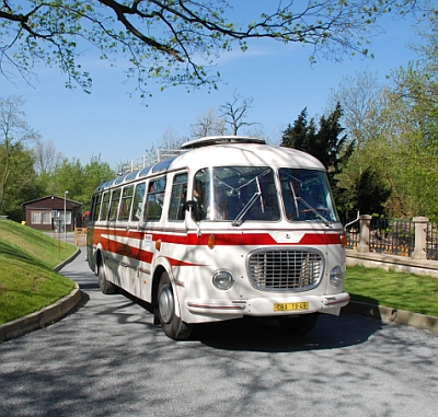 Škoda 706 RTO LUX ČSAD Jihotrans jako svatební vozidlo.