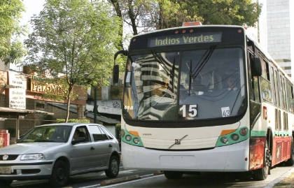 ON THE MOVE: Autobus versus železnice. (CZ + EN)
