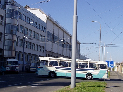 Do Lešan z Plzně autobusem ŠD 11    se    Škoda - Bus - klubem Plzeň