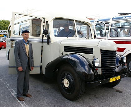 Od roku 1951 do roku 1985 vozil cestující na jihu Čech Antonín Brčák.
