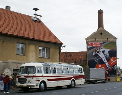 Autobus Škoda 706 RTO LUX společnosti Autobusy Karlovy Vary úspěšně