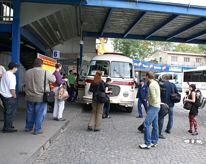 Autobus na nostalgické lince Praha - Karlovy Vary Florenc 13,30