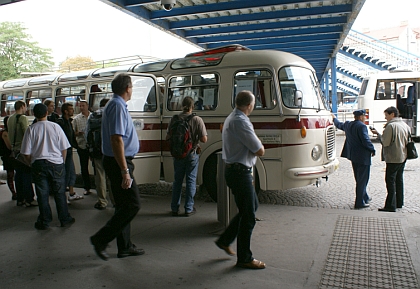 Autobus na nostalgické lince Praha - Karlovy Vary Florenc 13,30