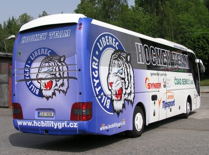 Autobus MAN Lion's Coach ČSAD Semily vozí hokejisty  HC Bílí Tygři Liberec.