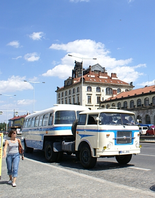 Vracíme se k 'velkým volantům' na Retro Prague: