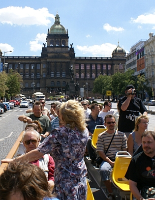 Vracíme se k 'velkým volantům' na Retro Prague: