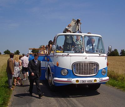 První vyhlídková RTO svatba v polích.