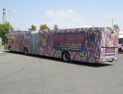 Autobusy olomouckého dopravního podniku budou vozit díla Victora Vasarelyho