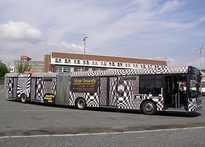 Autobusy olomouckého dopravního podniku budou vozit díla Victora Vasarelyho