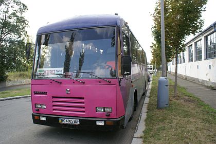 Porevoluční autobusová kuriozita: Nástavba Prima na bázi Karosa.