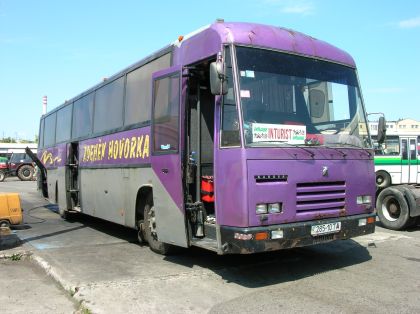 Porevoluční autobusová kuriozita: Nástavba Prima na bázi Karosa.