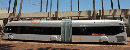 BUSmonitor: Nejdelší autobus v Kalifornii má 65 stop (CZ + EN)