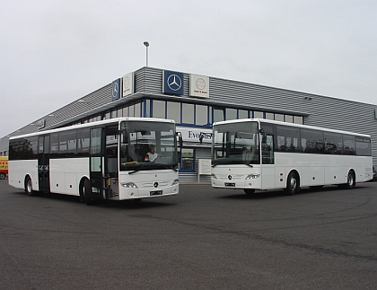 První dva z autobusů  Mercedes-Benz Intouro převzala společnost ČSAD Vsetín