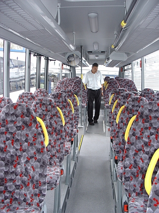 První dva z autobusů  Mercedes-Benz Intouro převzala společnost ČSAD Vsetín